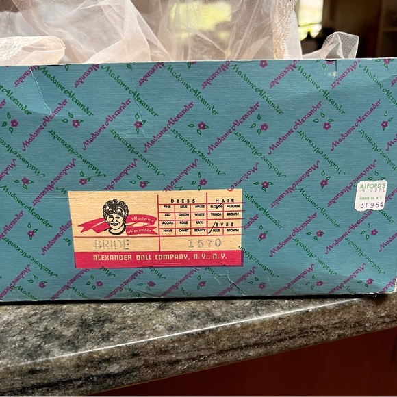 Madame Alexander Vintage Bride Doll 1570 - Picture 6 of 6